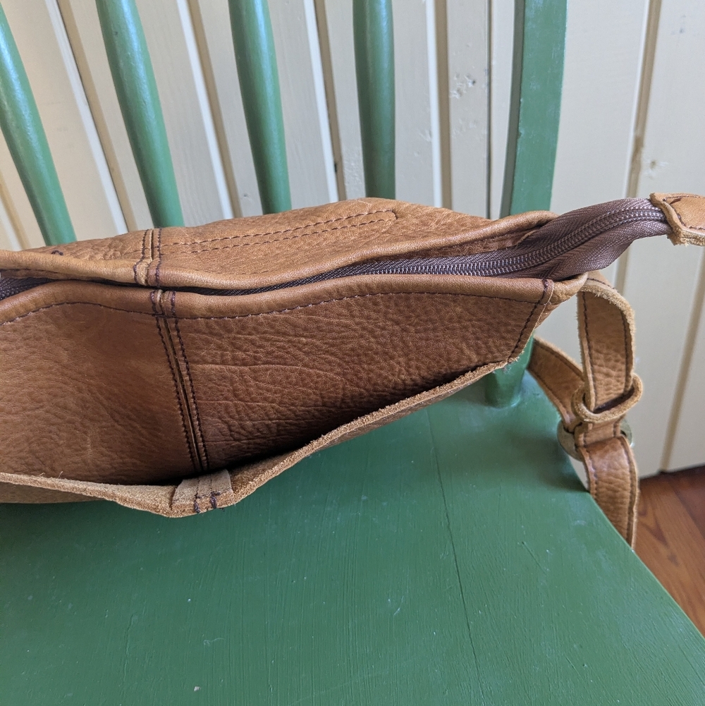 Duluth Trading Company Tan Leather Crossbody Bag - Picture 4 of 9
